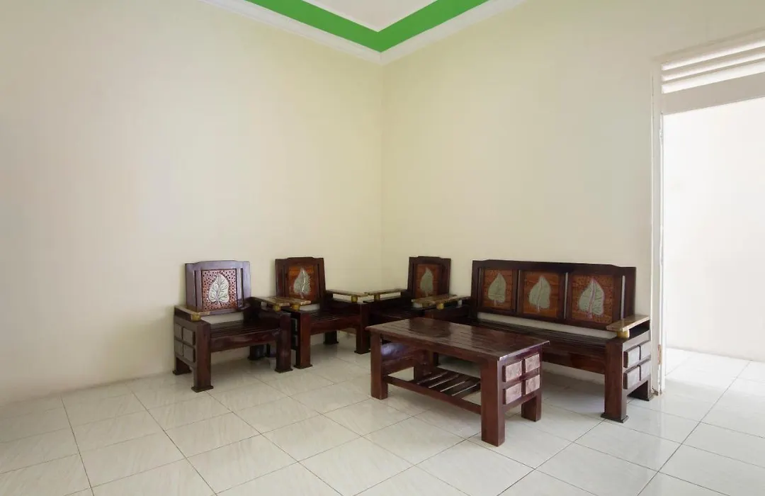 Oyo 3210 Villa Aisya-1
